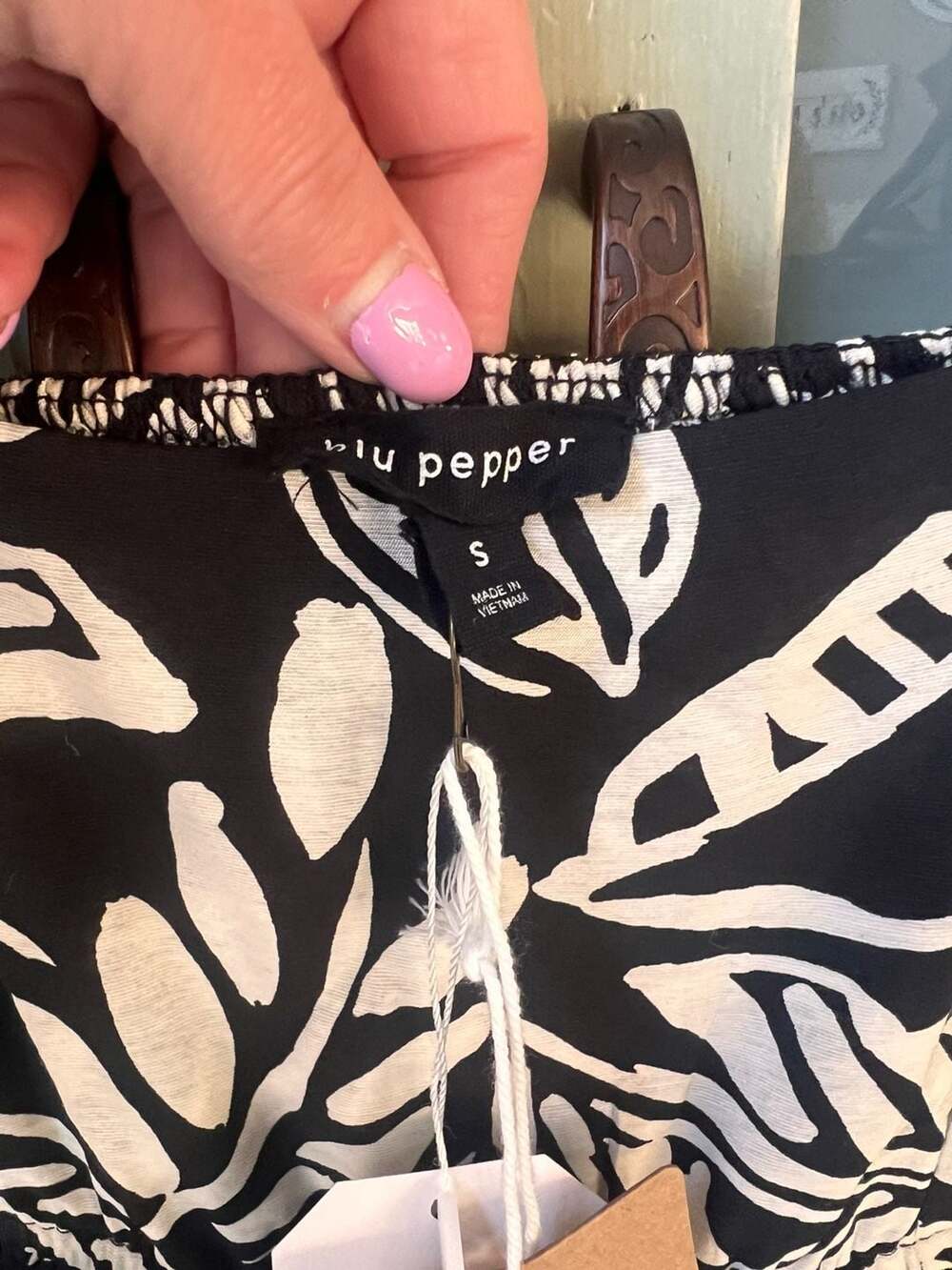 Blu Pepper Black and White Tropical Floral Ruffle Midi Dress Small NWT - Picture 4 of 7